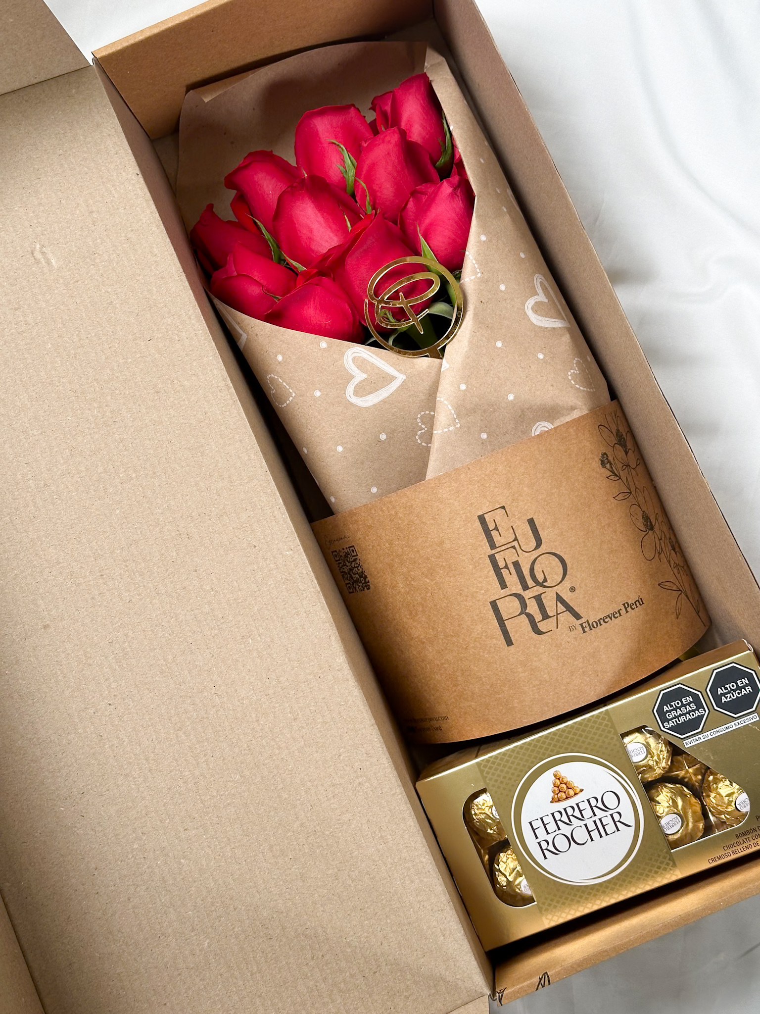 CAJA CON 12 ROSAS EDICION EUFLORIA + FERRERO ROCHER